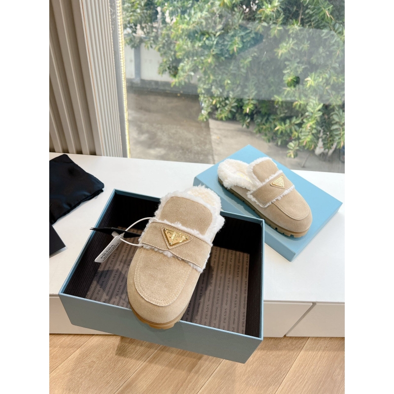 Pra*a slippers